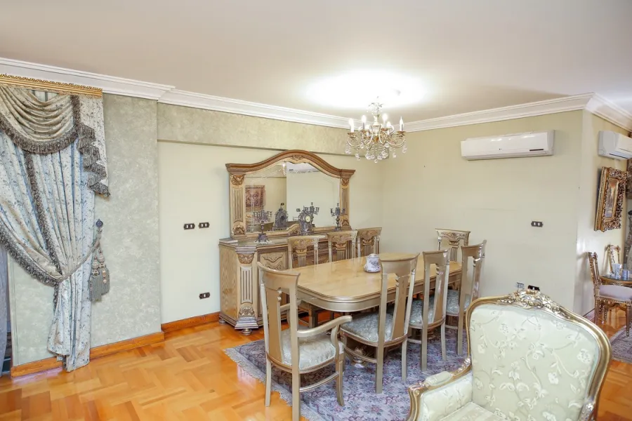 شقة للايجار مفروش 195م رشدى ( على الترام مباشرة )