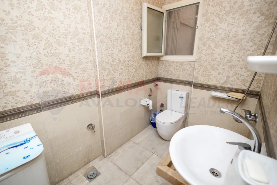 Apartment for rent 100 m Sidi Bishr (2nd number from sea)