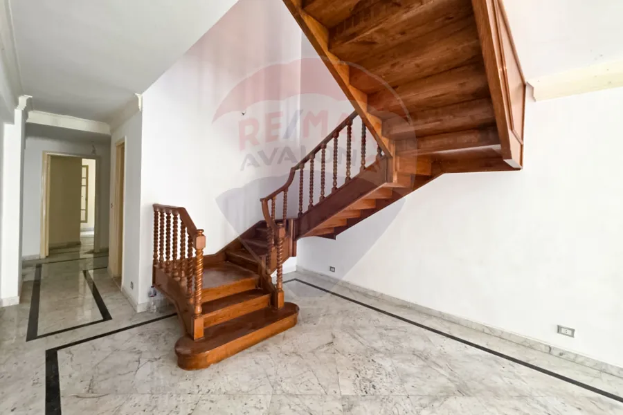 شقة دوبلكس للبيع 320 م لوران (متفرع من ش شعراوي)