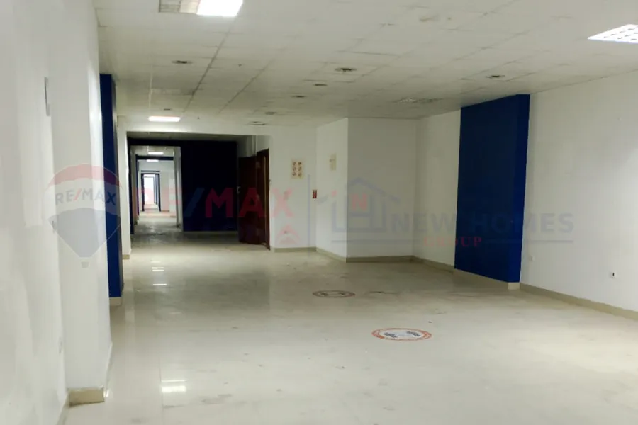 شقة إداري للبيع 365 م لوران (ش أبو قير مباشرة)