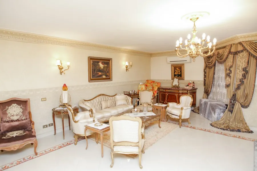 شقة للبيع 320م سموحة (أبراج سيف - متفرع من ألبرت الأول)