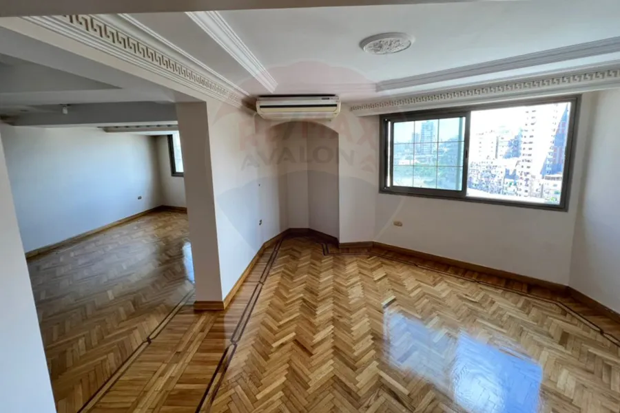 Duplex for rent 300 m Zizinia (on Abu Qir St.)