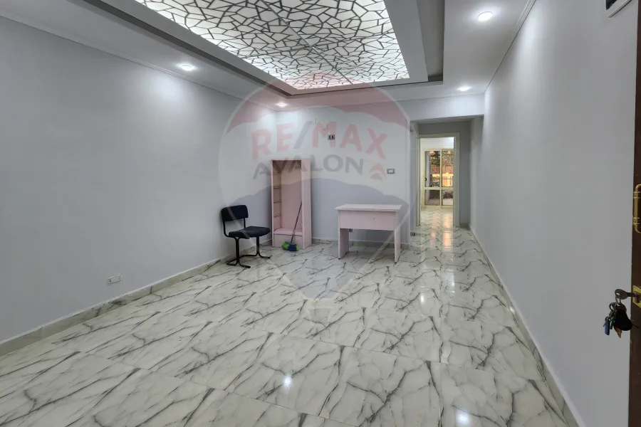 Administrative apartment for rent 50 m Victoria (Directly on tram)