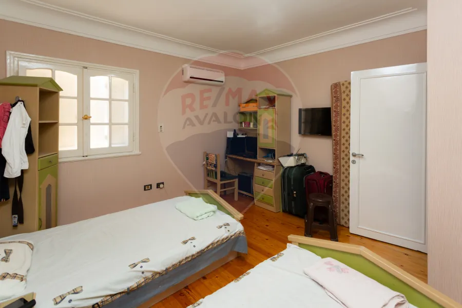 شقة للبيع 185 م رشدي (بين الترام و البحر)