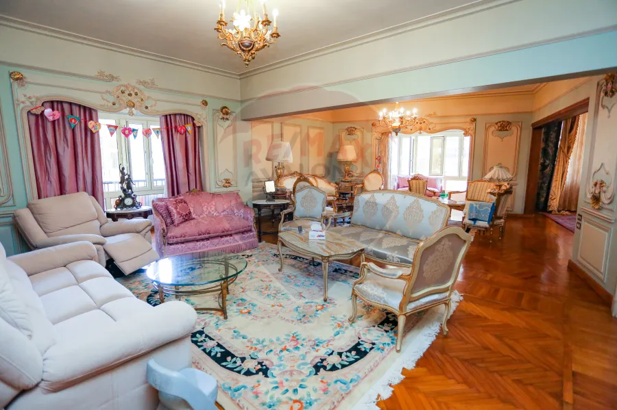 شقة للبيع 300 م جليم (شارع ابوقير الرئيسي)