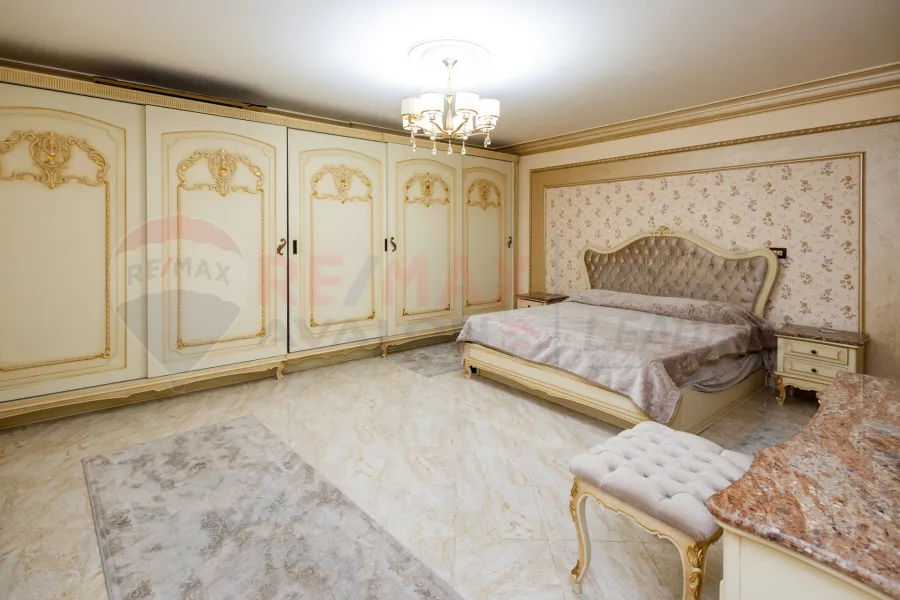 Apartment for sale 200 m Janaklis (steps from Abu Qir St.)