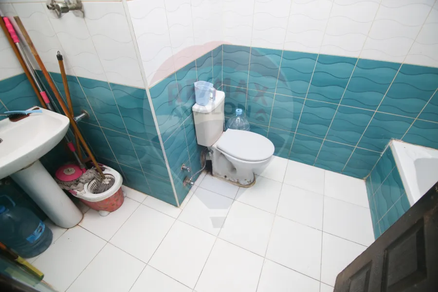 شقه للبيع 100 م كامب شيزار ( متفرع من ش ابو قير)