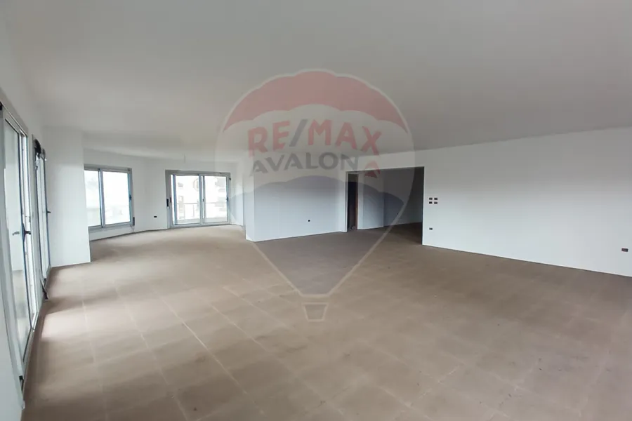 Apartment for sale 360 m Sporting (on the tram)