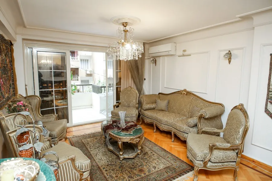 شقة للبيع 165م صافى سابا باشا (خطوات من الترام - بجوار القنصليه الروسية)