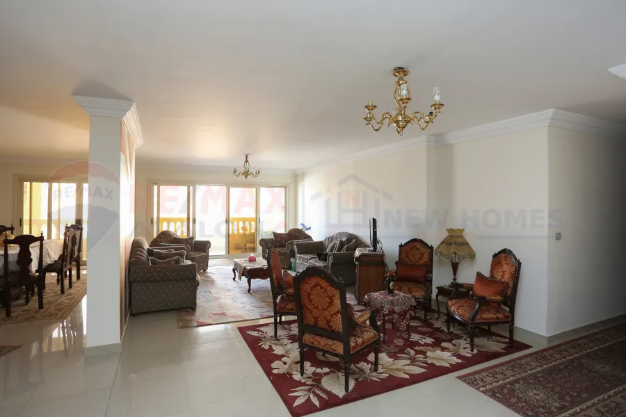 Apartment for sale 360 ​​m Zizinia (steps from tram)