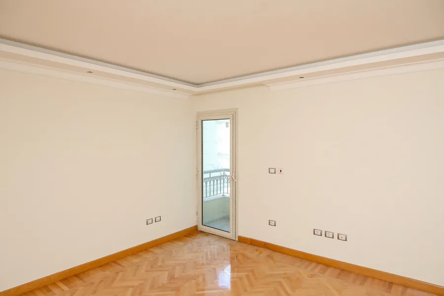 شقة للبيع 316م سموحة (كمبوند أنطونيادس)