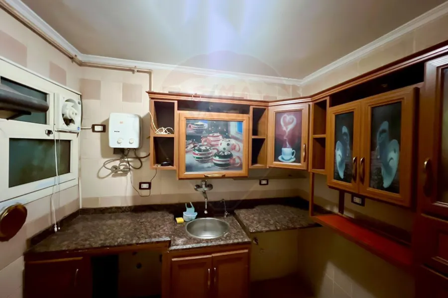 شقة للايجار 120 م  صافى ثروت (ش عبد الحميد الديب)