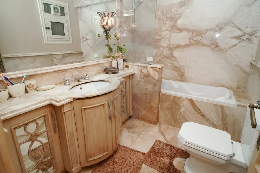 شقة للبيع 270 م سموحة (ش ألبرت الأول)