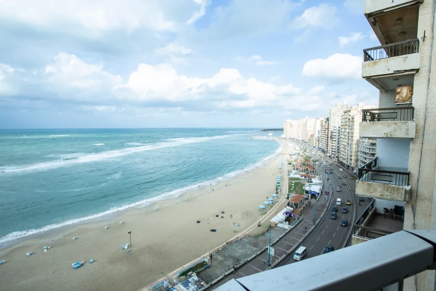 شقة للبيع 135م العصافرة (على البحر مباشرة)