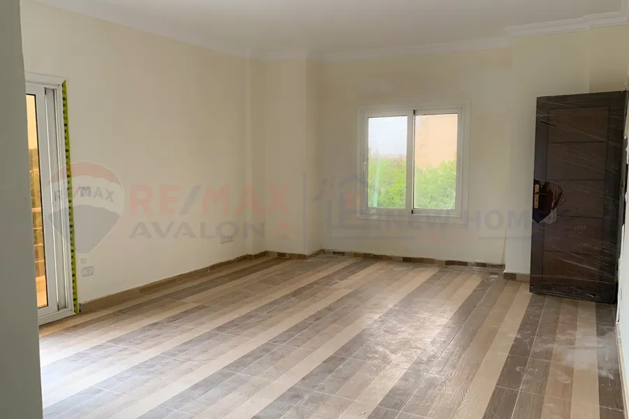 stand Alo1ne for sale 400 m King Mariout (Cordoba St.)