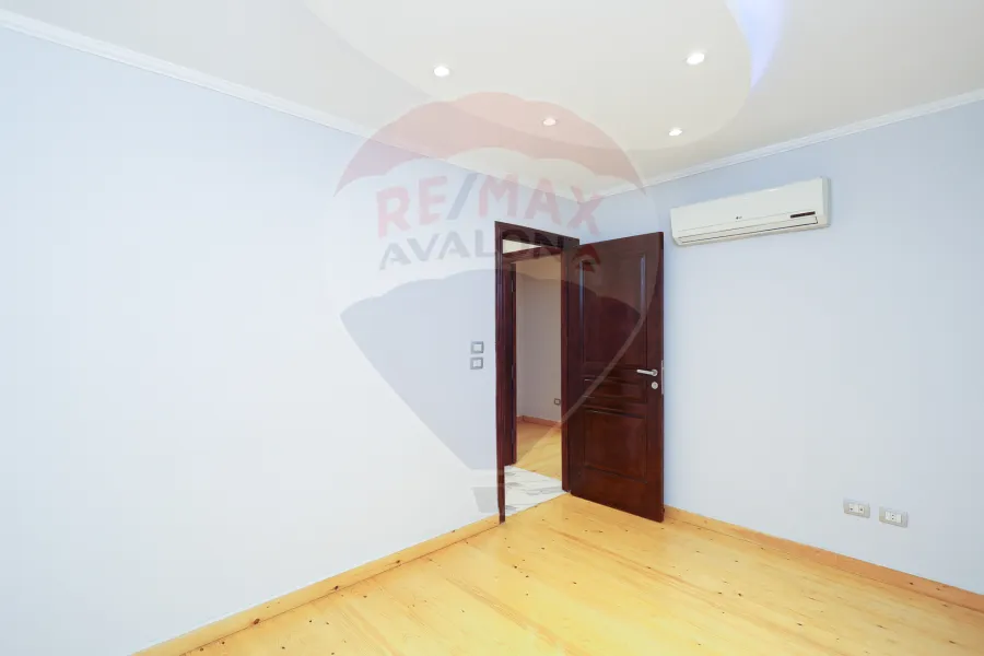 شقة للبيع 155 م سموحة (ش فوزي معاذ الرئيسي)