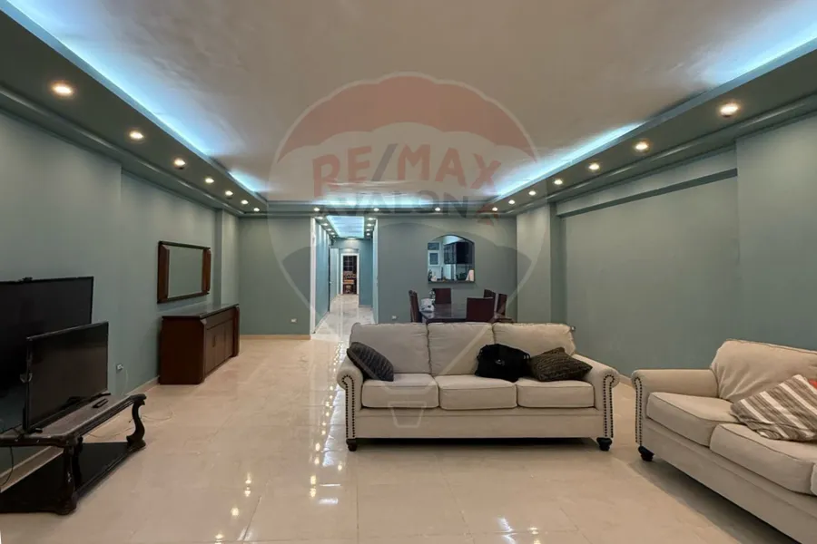 شقة للبيع 220 م كليوباترا (علي البحر مباشرة)