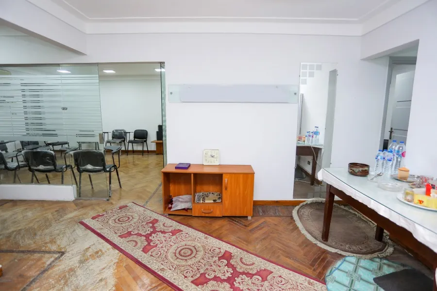 مكتب إدارى للايجار 180 م ثروت (متفرع من ش عبدالحميد الديب)