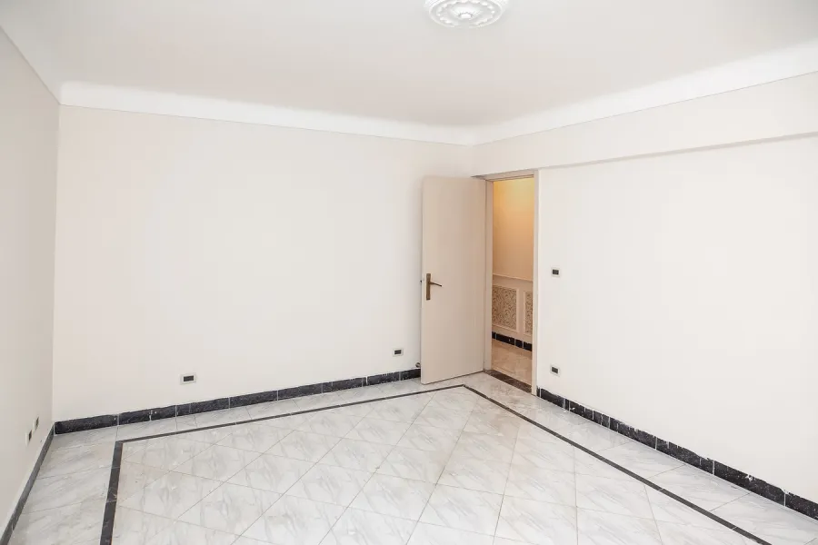 شقة للبيع 86م كفر عبده (ش مكة)