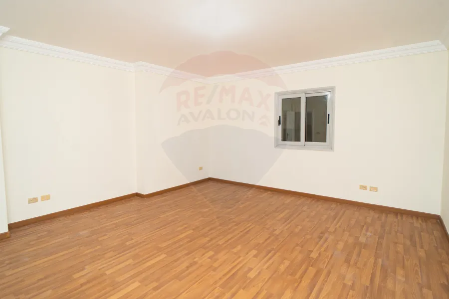 Apartment for Rent 235 m Zizinia (next to Plaza Hotel)