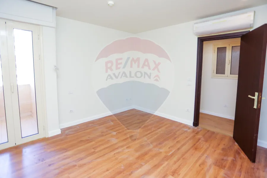 شقة للبيع 255 م سموحة (شارع فوزى معاذ الرئيسي)