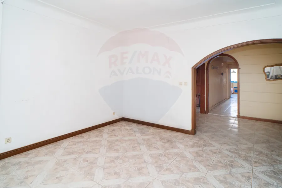 Apartment for sale 200 m Gleem (Adly Yakan St. - next to Faculty of Fine Arts)