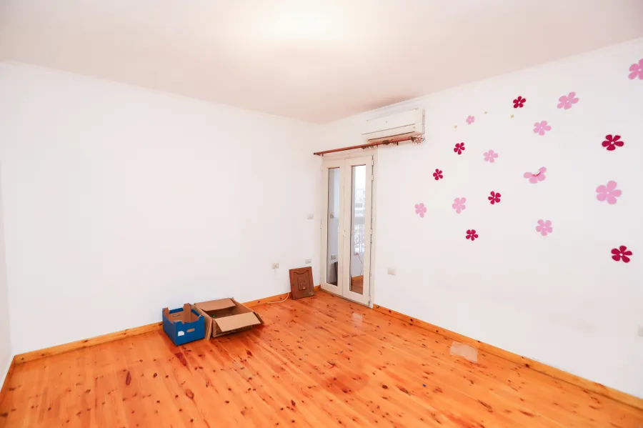 شقة للبيع 195 م مصطفي كامل ( ش ابو قير مباشرة )