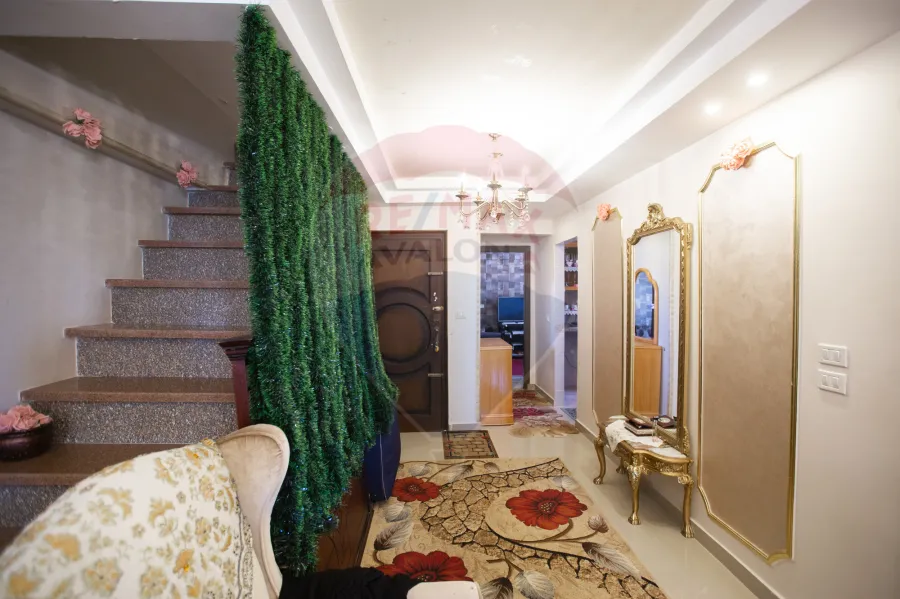 شقة دوبلكس للبيع 230م سبورتنج (خطوات من ش ابو قير)