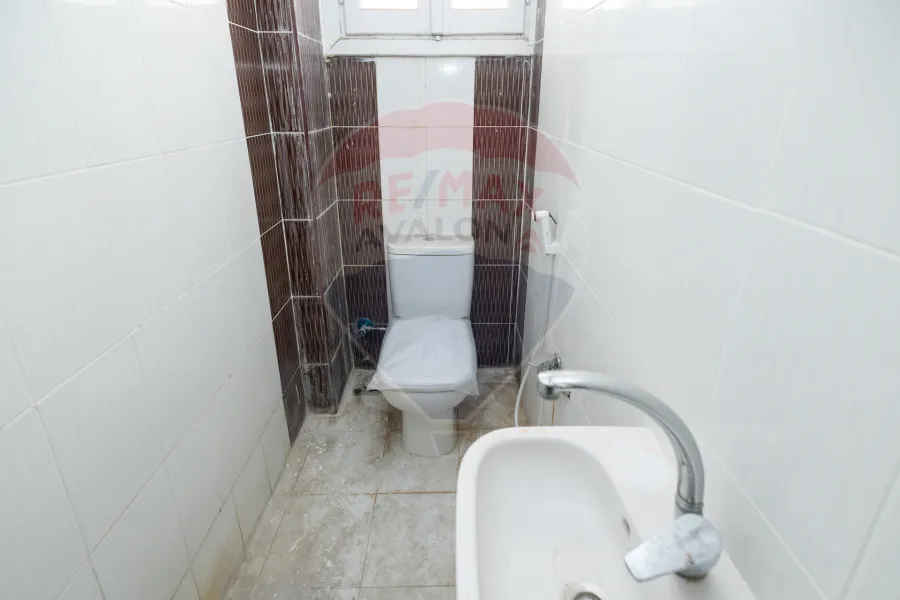 شقة للبيع 240 م لوران (ش ابو قير مباشرة)