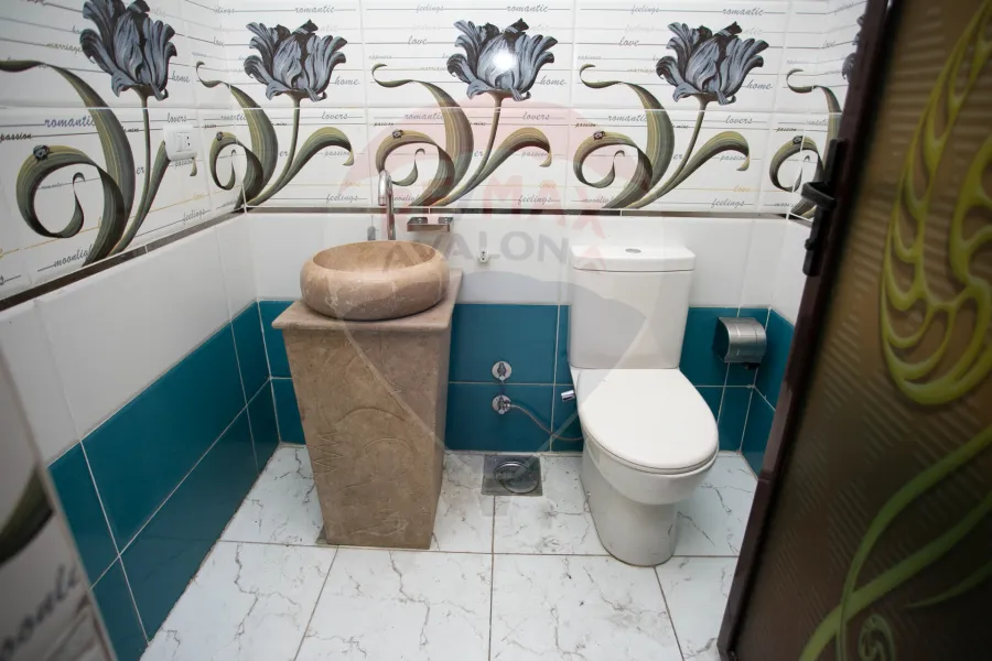 شقة للبيع 160 م ميامي (متفرع من ش جمال عبد الناصر)