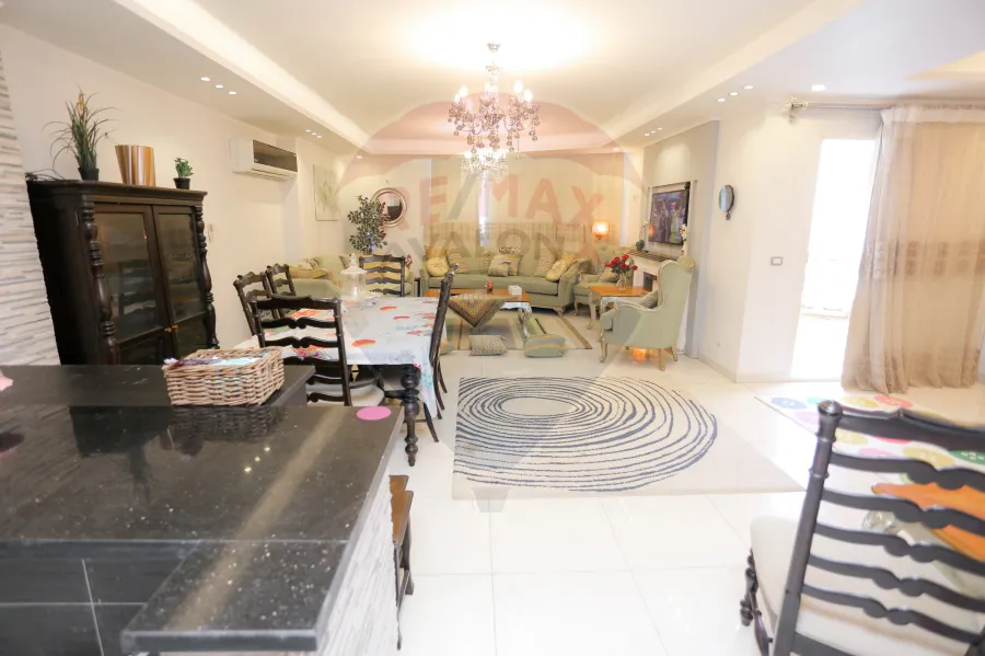 (شقة للإيجار 215 م العصافرة (أول نمرة من البحر