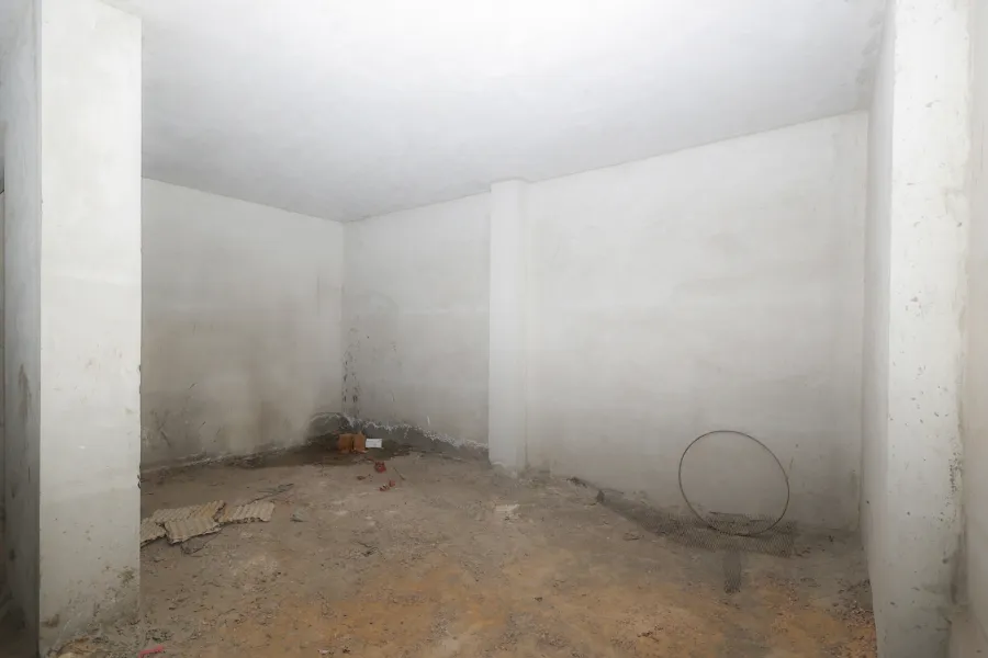 محل تجاري للبيع 83 م لوران ( ش عمر مختار )