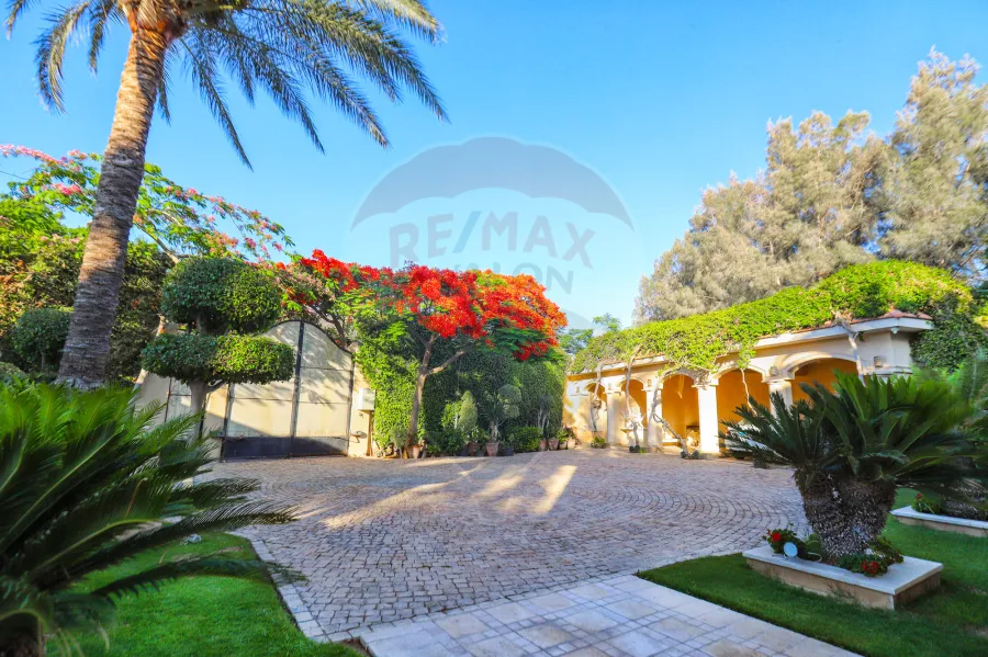 Villa for sale 3,000 m King Mariout (Palaces Area)