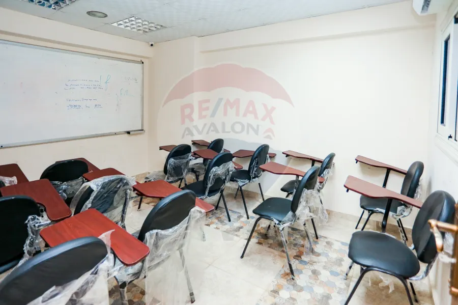 ميزان ادارى للايجار 225 م كامب شيزار ( ش كليه الهندسه )