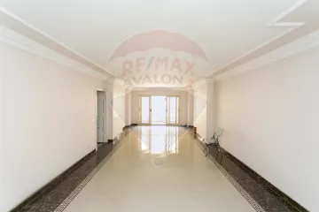 شقة للبيع 225 م لوران (علي الترام مباشرة)