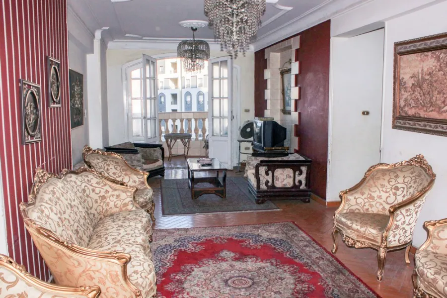 شقة للبيع 151م سيدي جابر ( علي الترام مباشرة )