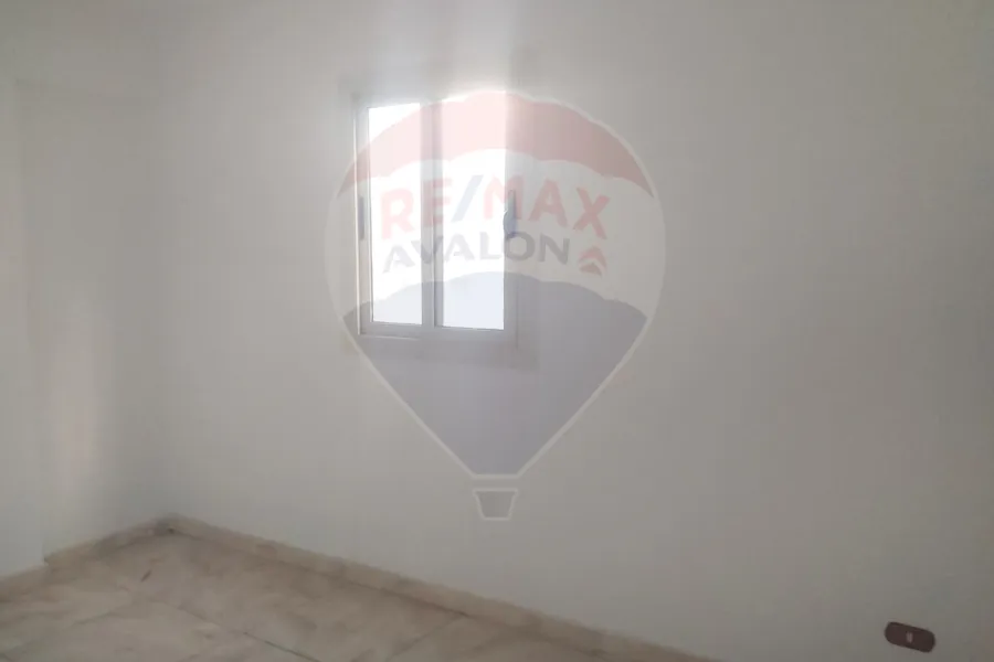 شقة للايجار 140م لوران (خطوات من البحر)