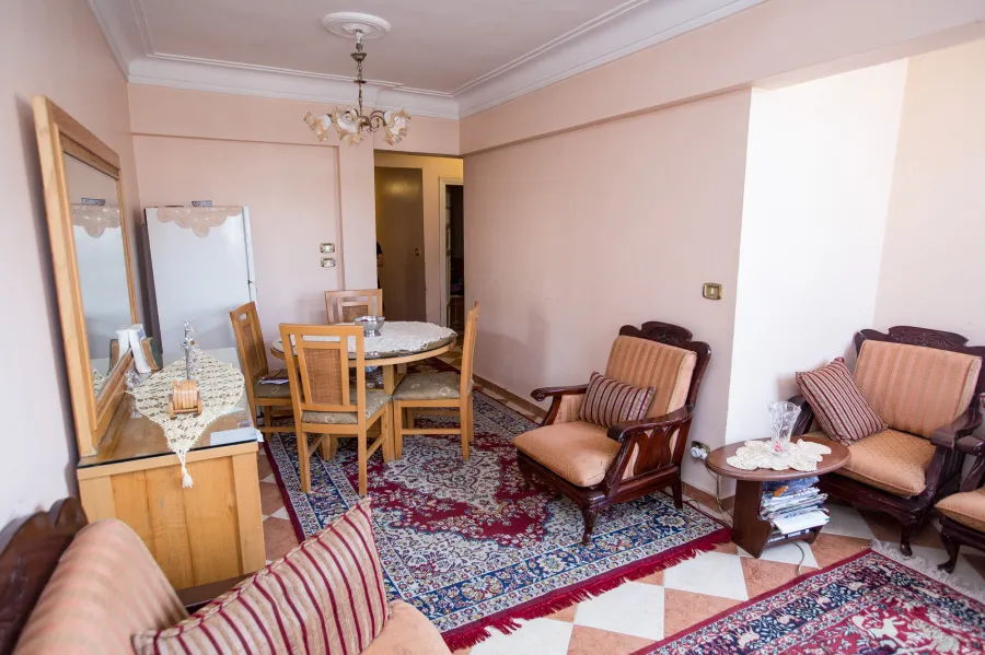 شقة للبيع 82 م صافي محرم بك ( ش الرصافة )