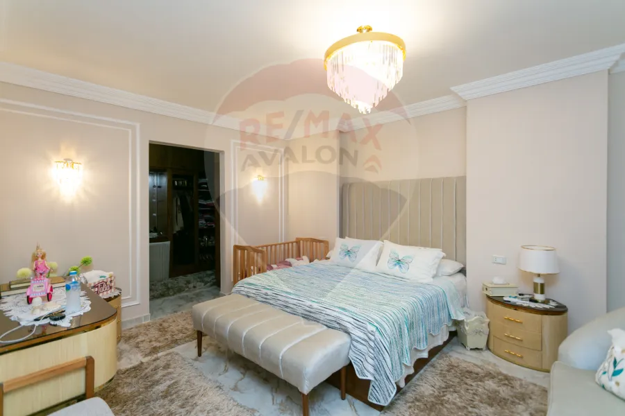 شقة للبيع 165 م محرم بك (ش قناة السويس)