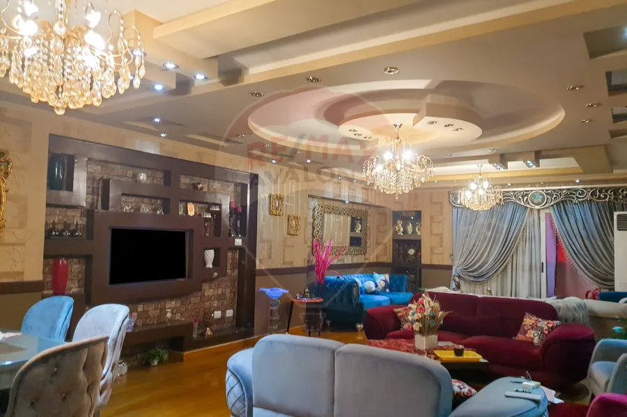 شقة للبيع 200 م لوران (متفرع من ش شعراوي)