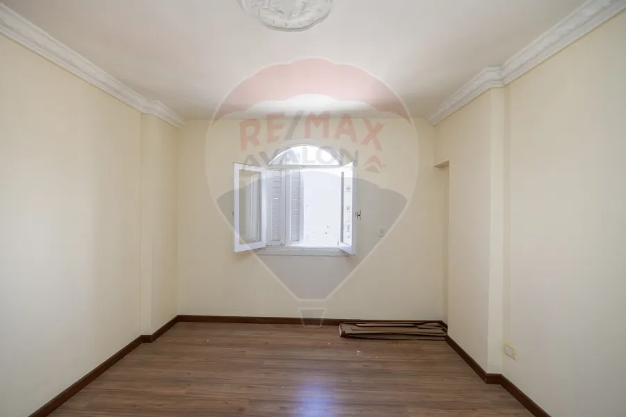 شقة للبيع 130 م كفر عبده (شارع إبراهيم راجي)