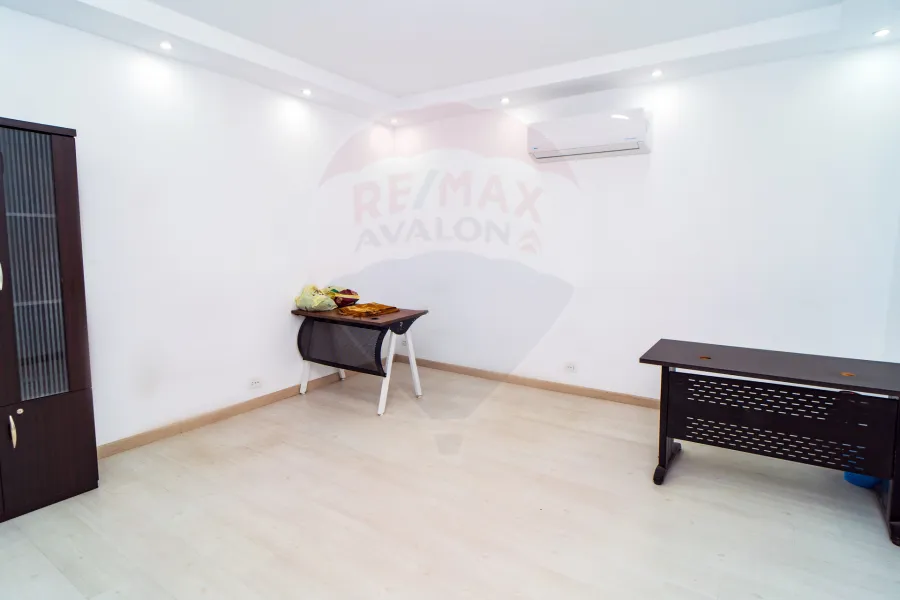 Administrative headquarters for sale 260 m Gleem (in front of the digestive system hospital)