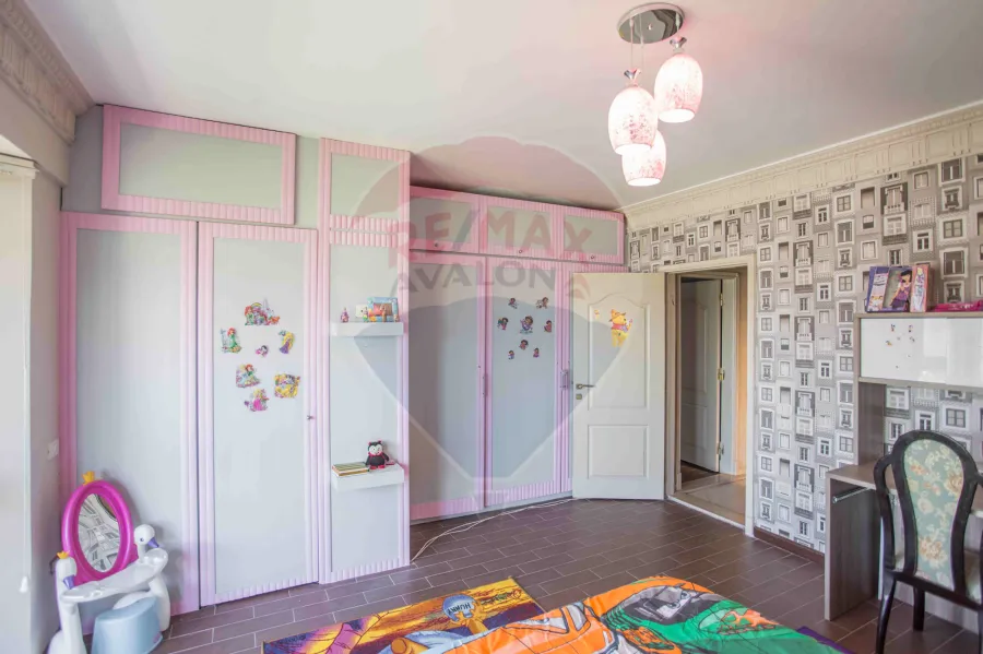 فيلا تريبلكس مفروشة للايجار475 م محرم بك (كومباوند ميروزا بجوار كارفور)