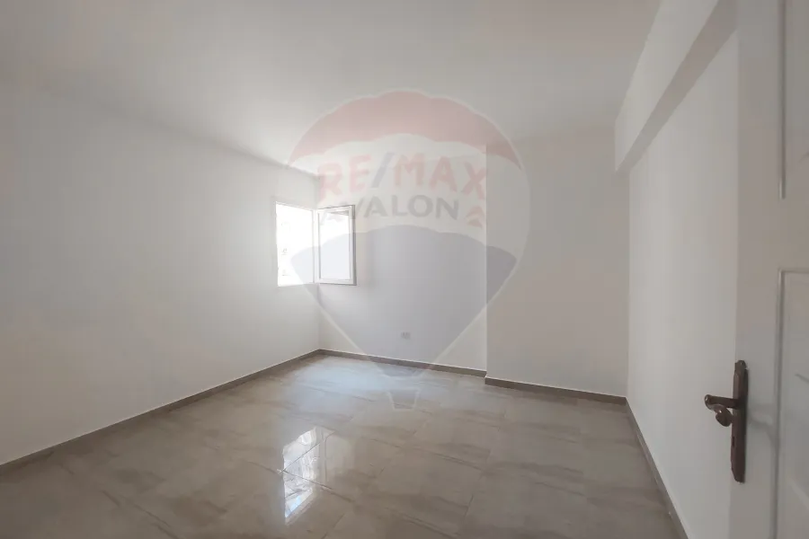 شقة للايجار 181 م سموحة (كومباوند الصيادلة)