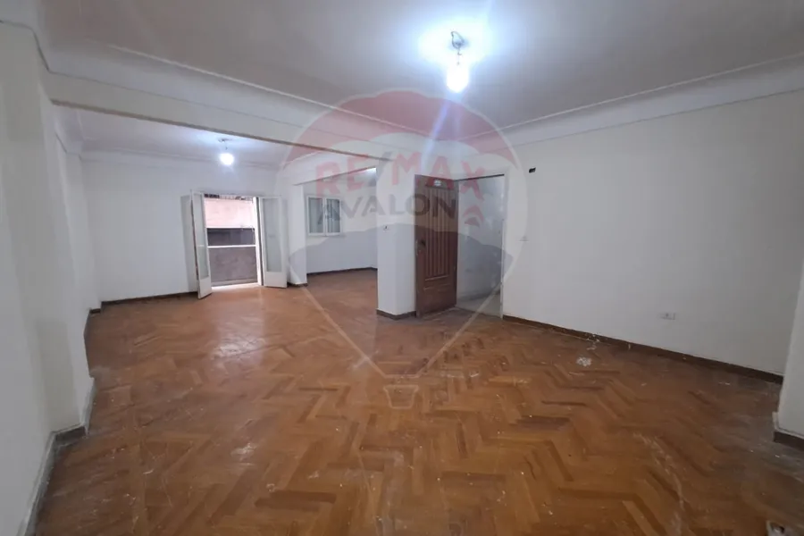 شقة للبيع 200 م كفر عبده (ش عبدالعزيز عجمية)