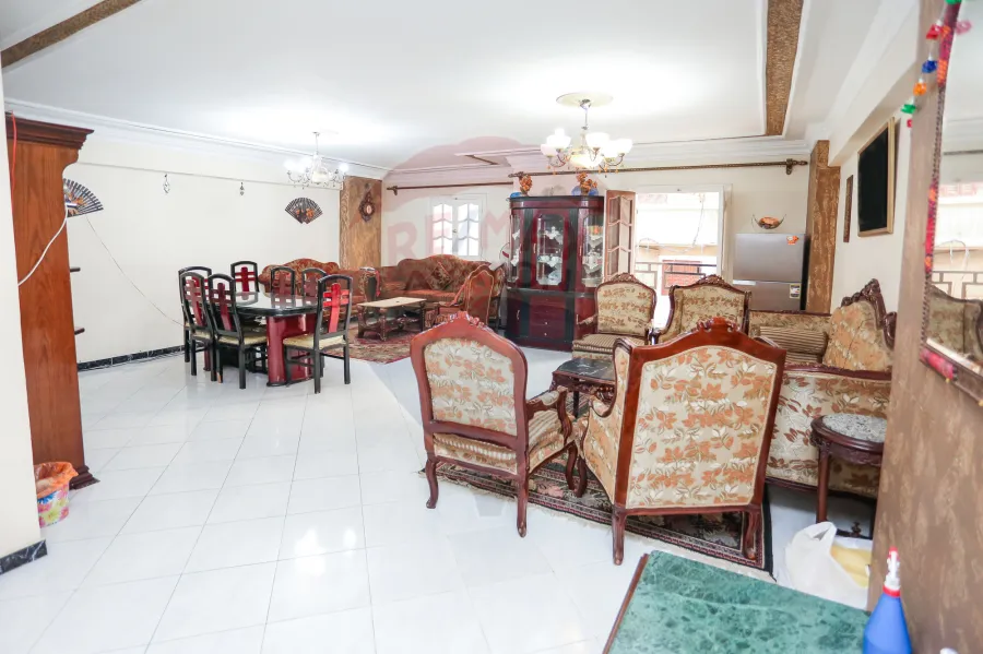 شقه للبيع 165 م كامب شيزار (خطوات من كليه هندسه)