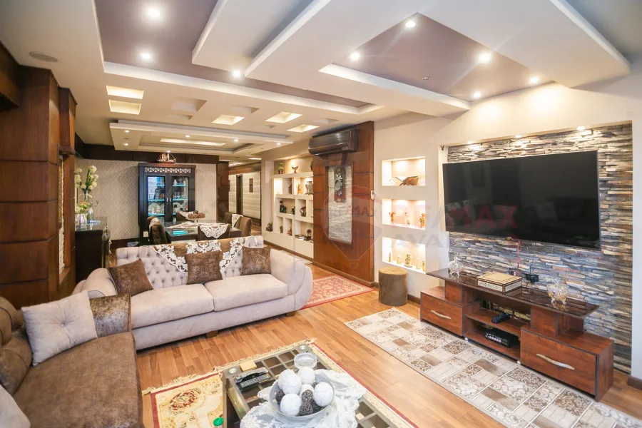 Apartment for sale 220 m Saraya (second number from the sea)