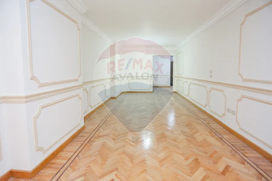 شقة للبيع 174 م سموحة (ابراج إيست تاور- ش مدرسة الريادة)