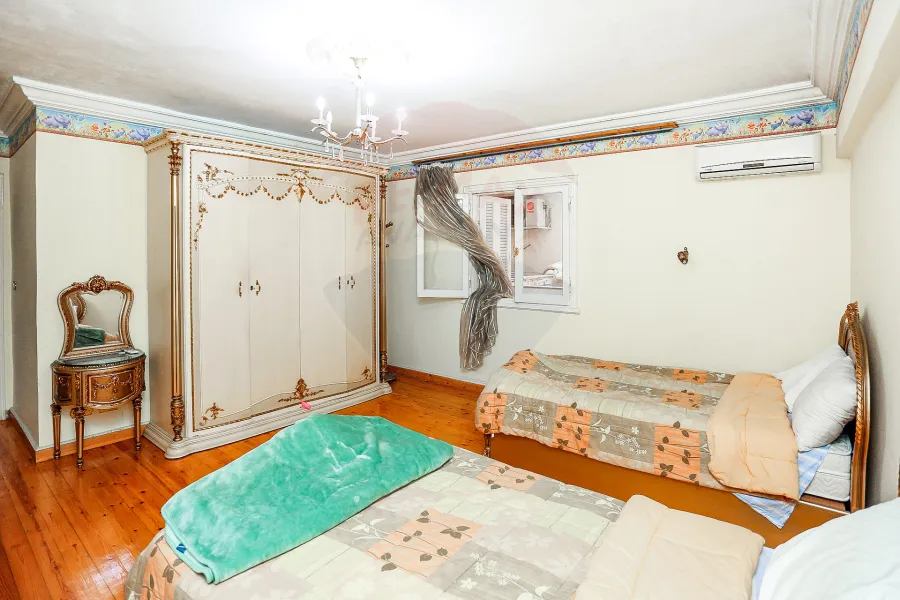 شقة للبيع 315 م جليم (علي البحر مباشرة)