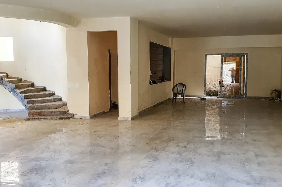 فيلا للإيجار 420م (كومباوند ميروزا)